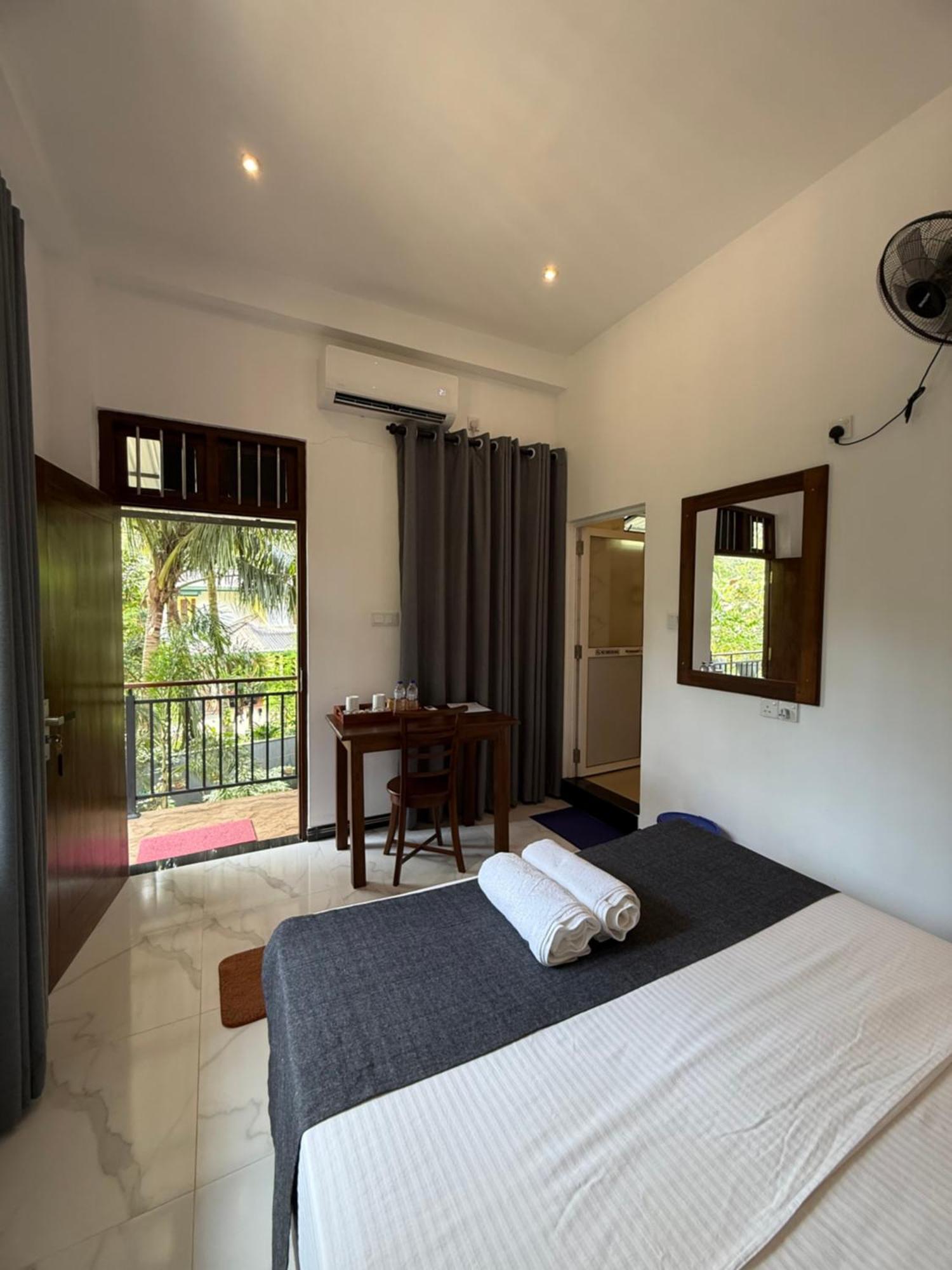 Devon Surf . Inn - Hiriketiya Dikwella Extérieur photo